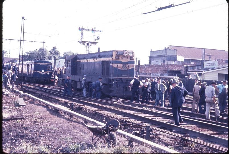 100017: Newport - T 320 derailed at Melbourne end