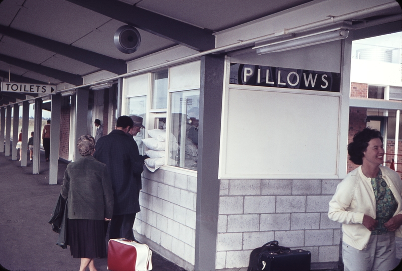 103456: Palmerston North 2 Pillow Stall
