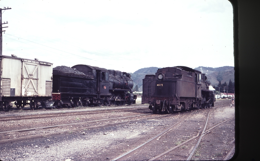 103629: Reefton Down Mixed B 303 and Rear end banker A 425