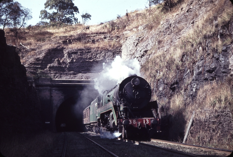 105472: The Gib Tunnel North Portal Up Southern Highlands Express 3813