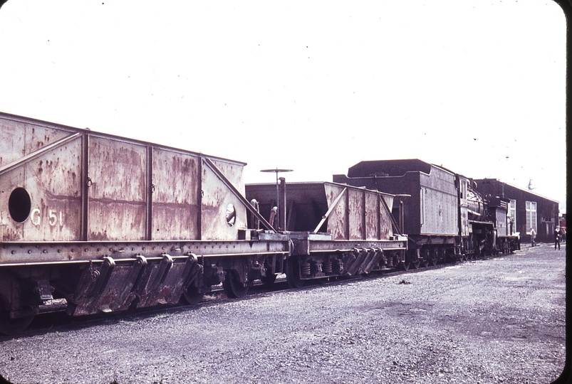 105700: Launceston Locomotive Depot ex MLMRC Hoppers Q 10 C 12