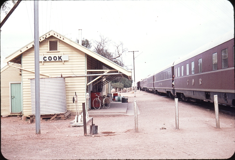 106356: Cook Westbound Trans Australian Express GM 18