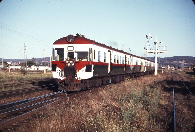 106762: Midland Up Suburban Railcars ADX 662 leading