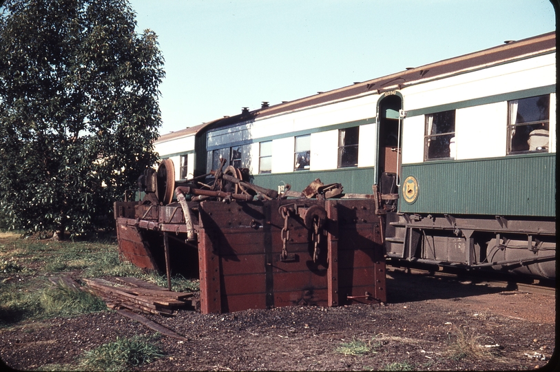 107674: Gingin ARHS Special and damaged 4-w wagon