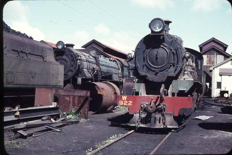 107695: East Perth Locomotive Depot V12xx W 922