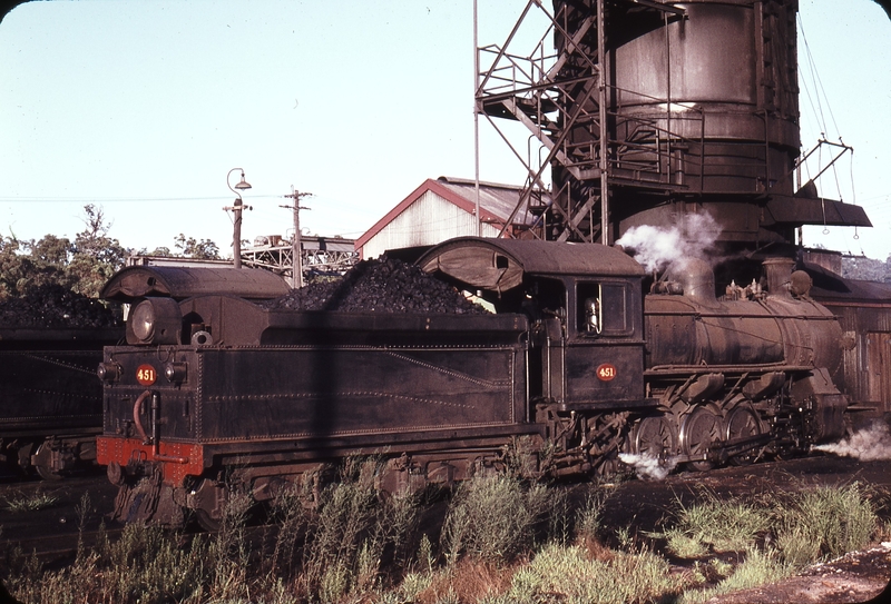 108720: Collie Locomotive Depot Fs 451 Photo Wendy Langford