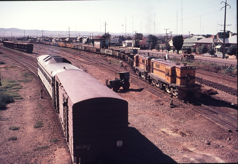 110012: Port Pirie Junction Budd Car to Port Augusta CB 2 and Down Ore 863 867