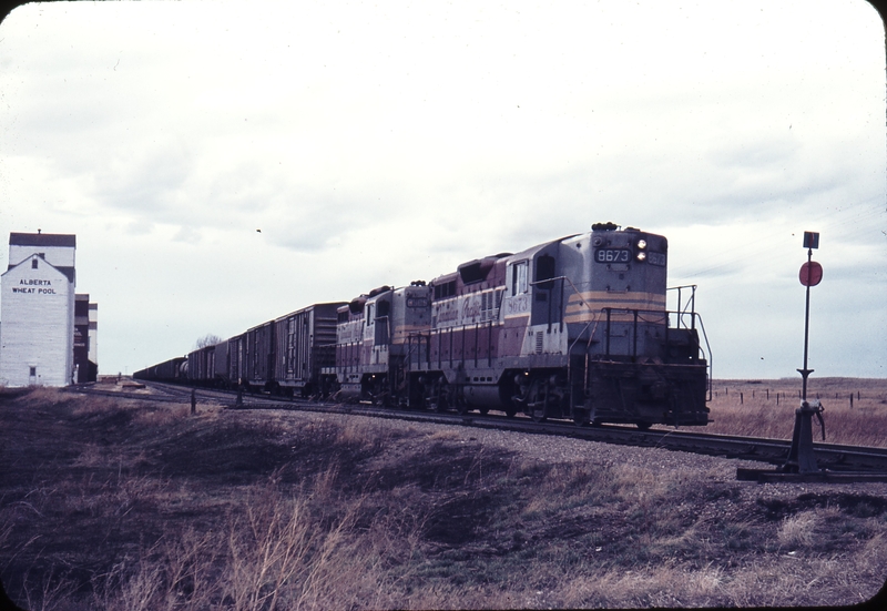 110760: Purple Springs AB Eastbound Freight 8673 8509
