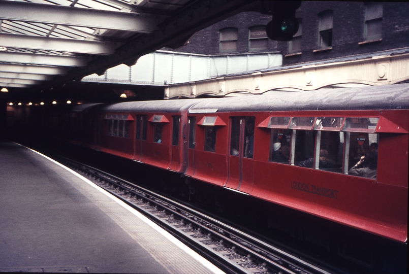 110873: London Transport Westminster Tube Train