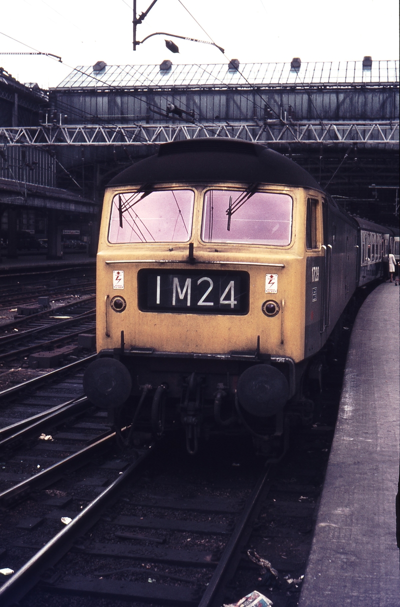 111329: BR Glasgow LKS Central Station 1020 Passenger to London D 1729