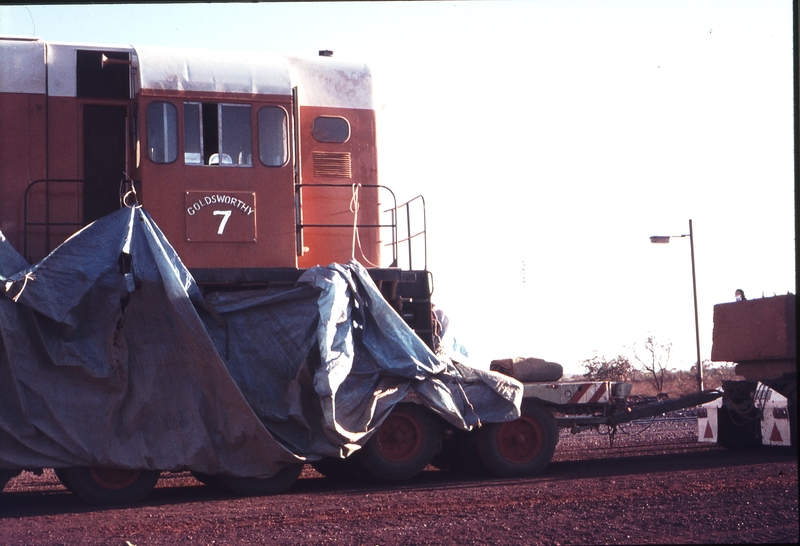 111825: Goldsworthy Railway Goldsworthy Unloading No 7 from road transport