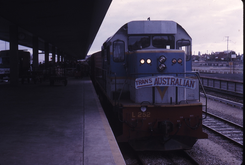 112052: Perth Terminal Westbound Trans Australian Express L 252