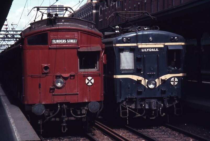 112602: Flinders Street Tait and Harris Suburban Trains