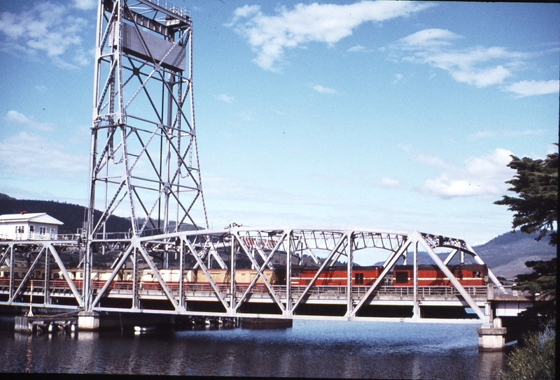 112713: Bridgewater Derwent River Bridge Down Tasman Limited X 10 Y 4
