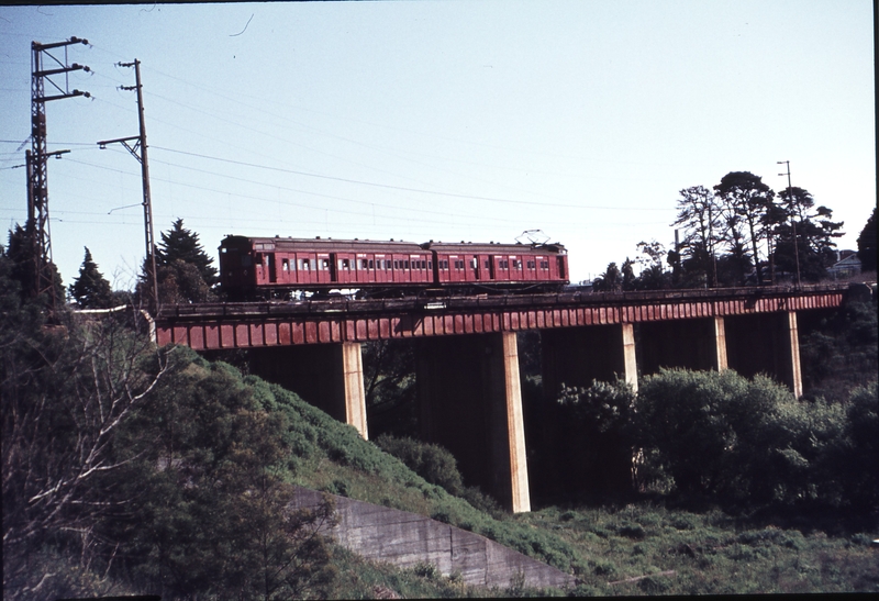 113146: Darebin Creek Bridge Down Suburban 2-car Tait