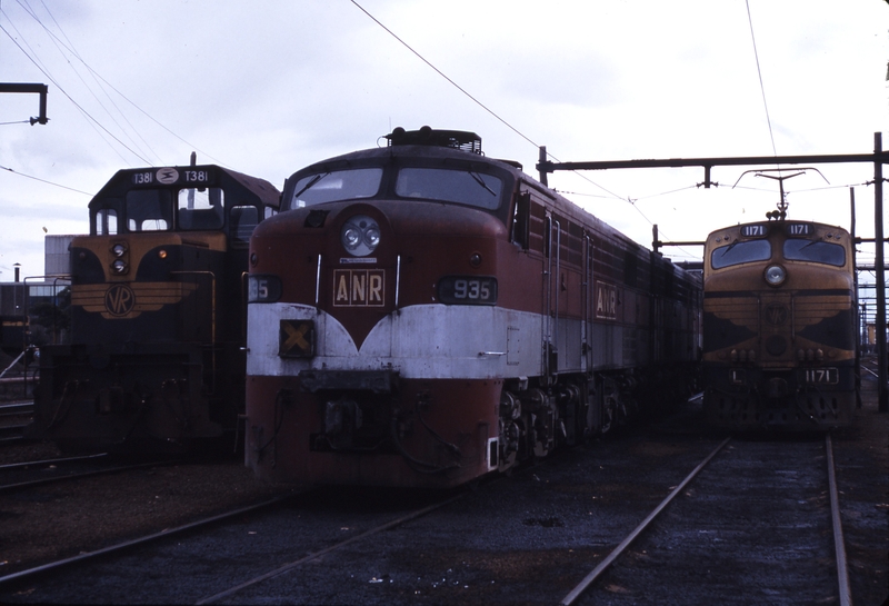115461: South Dynon Locomotive Depot T 381 935 L 1171