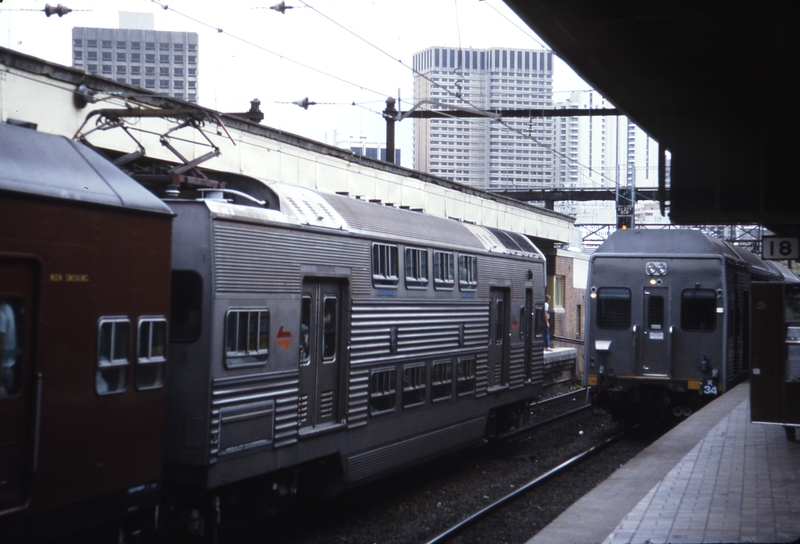 115541: Sydney Central Double Deck Suburban Trains