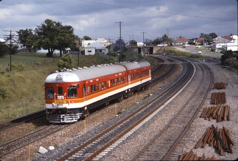 115563: East Maitland Down Suburban to Dungog 725 leading