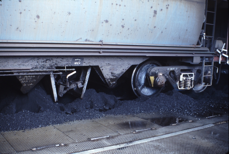 115634: Port Waratah Coal discharging from wagon