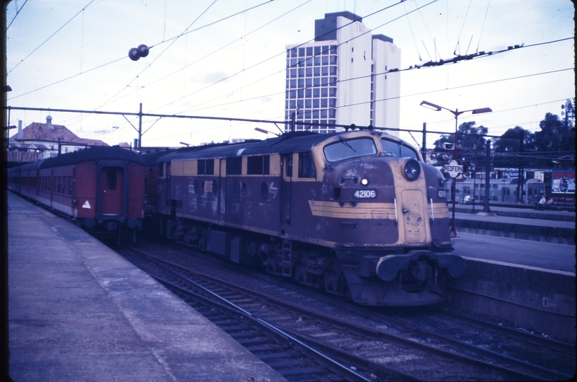 115652: Redfern Down Passenger to Illawarra Line 42106