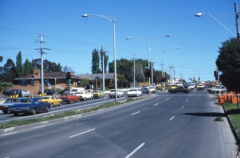 115802: Bundoora Tramway at Nickson Street Looking South