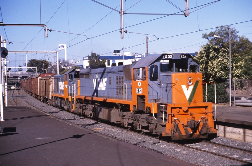115839: Footscray 9141 Down Mildura Freight via North Geelong X 32 T 383