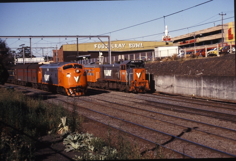 115844: Footscray 8224 Up Passenger from South Geelong A 78 and 8022 Up Passenger from Kyneton P 22