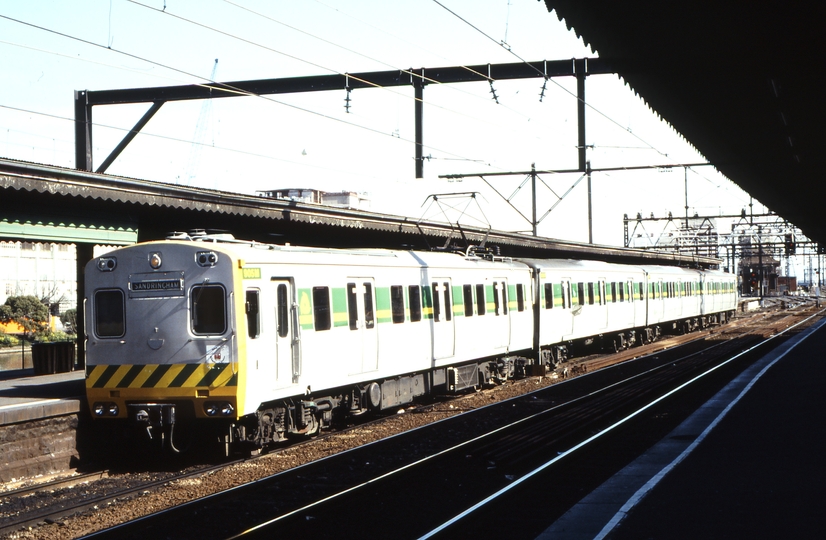 116142: Flinders Street Suburban Train to Sandringham 4-car Rebuilt Harris 905 M 3505 T leading