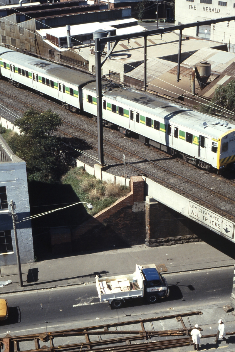 116176: Port Melbourne Line at Clarendon Street Down Suburban to Port Melbourne 4-car rebuilt Harris