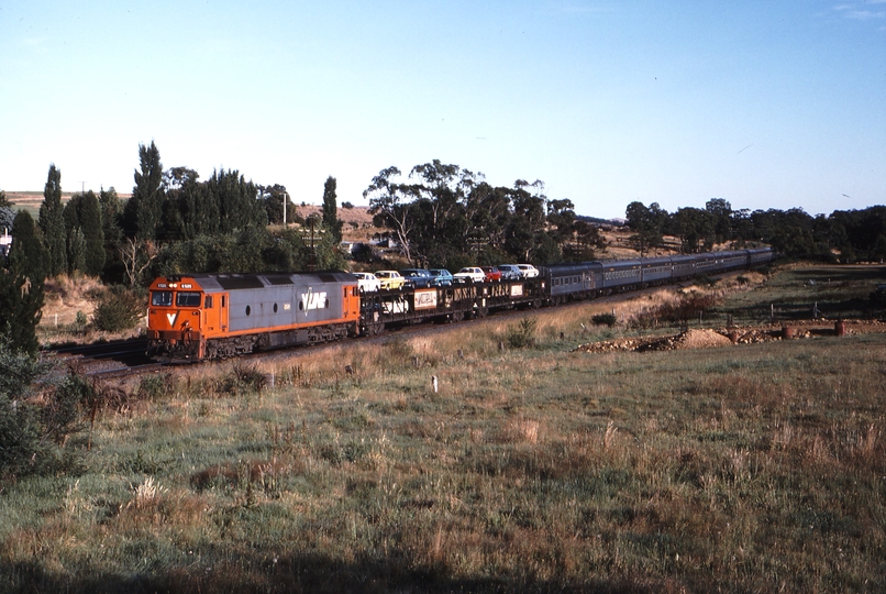 116343: Wandong 8616 Up Melbourne Express First Division G 520