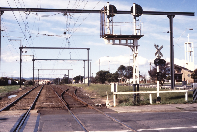 116589: Moe Looking towards Station and Morwell