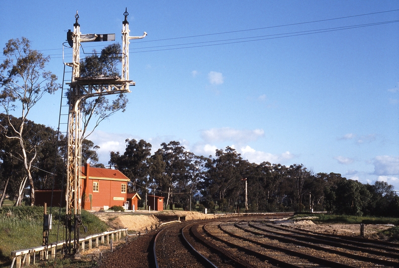 116604: Mangalore. Looking towards Melbourne along Tocumwal Line