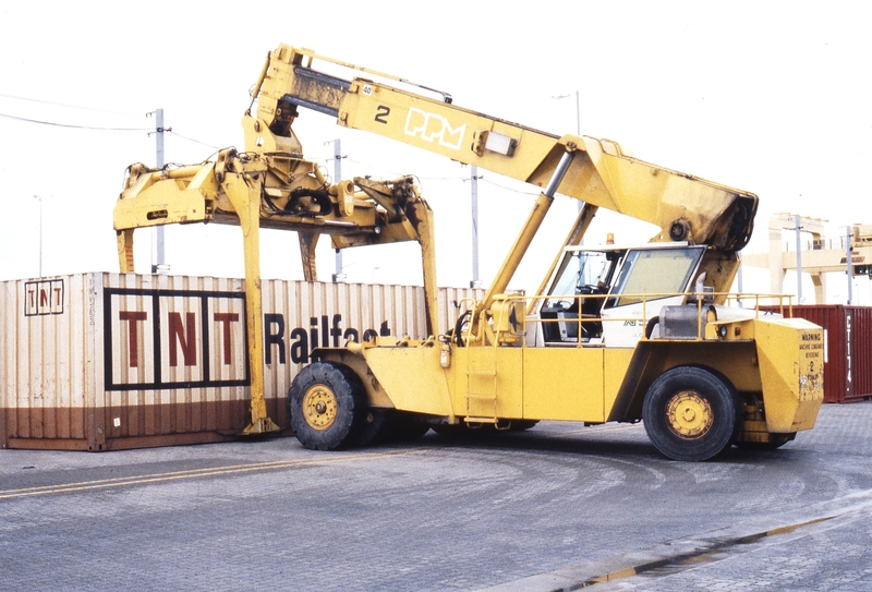 116965: Islington Freight Terminal PPM Piggypacker