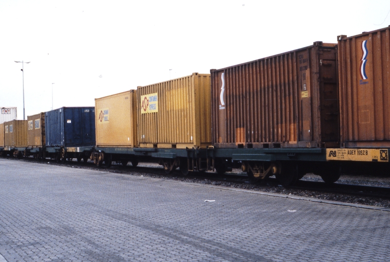116969: Islington Freight Terminal 5-pack Container Flat