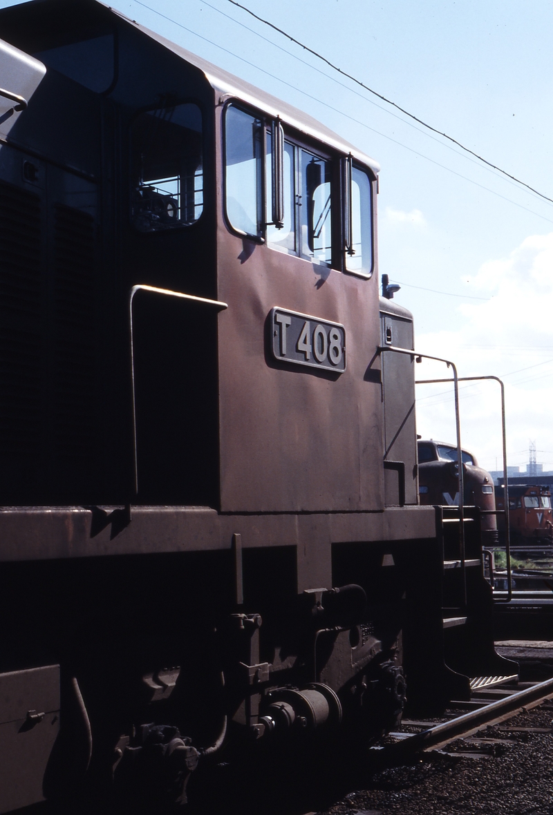 116998: South Dynon Locomotive Depot T 408