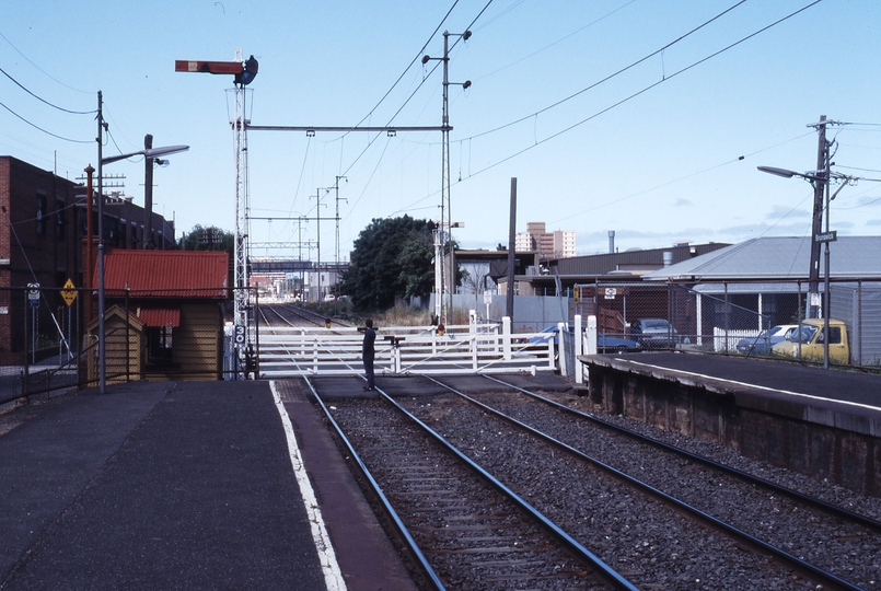 117113: Brunswick Albert Street Level Crossing Looking towards Melbourne