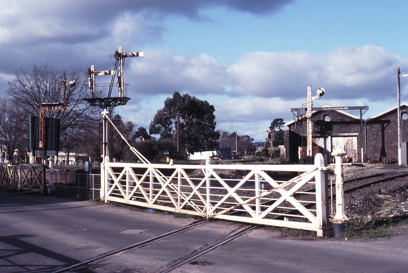 117353: Ballarat East Humffray Street Gates Looking towards Melbourne