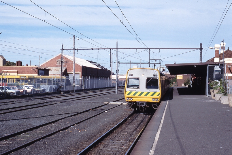 117613: Sandringham Up Suburban 3-car Comeng Old VR Tram Depot in left background