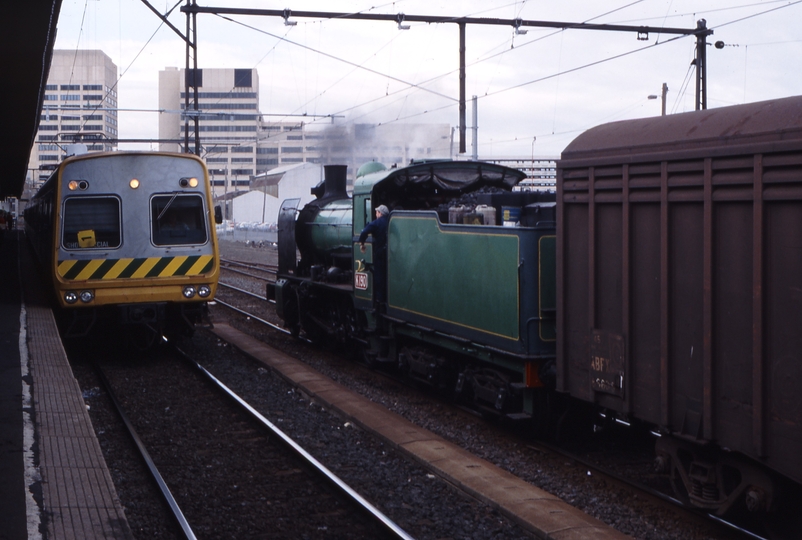 117730: Spencer Street Down Comeng Suburban and 9537 Goods to Dandenong K 190