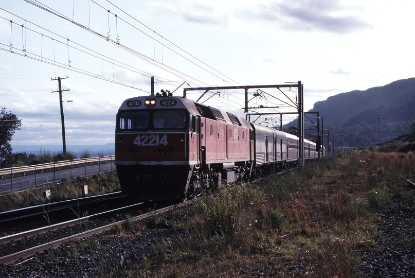 117923: Scarborough Up Passenger from Nowra 42214