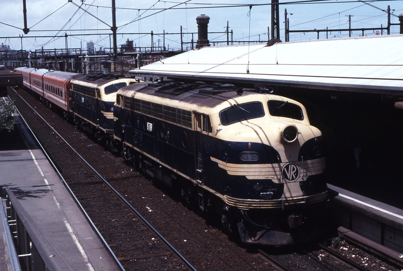 118002: North Melbourne 8025 Down Bendigo Passenger B 65 B 76