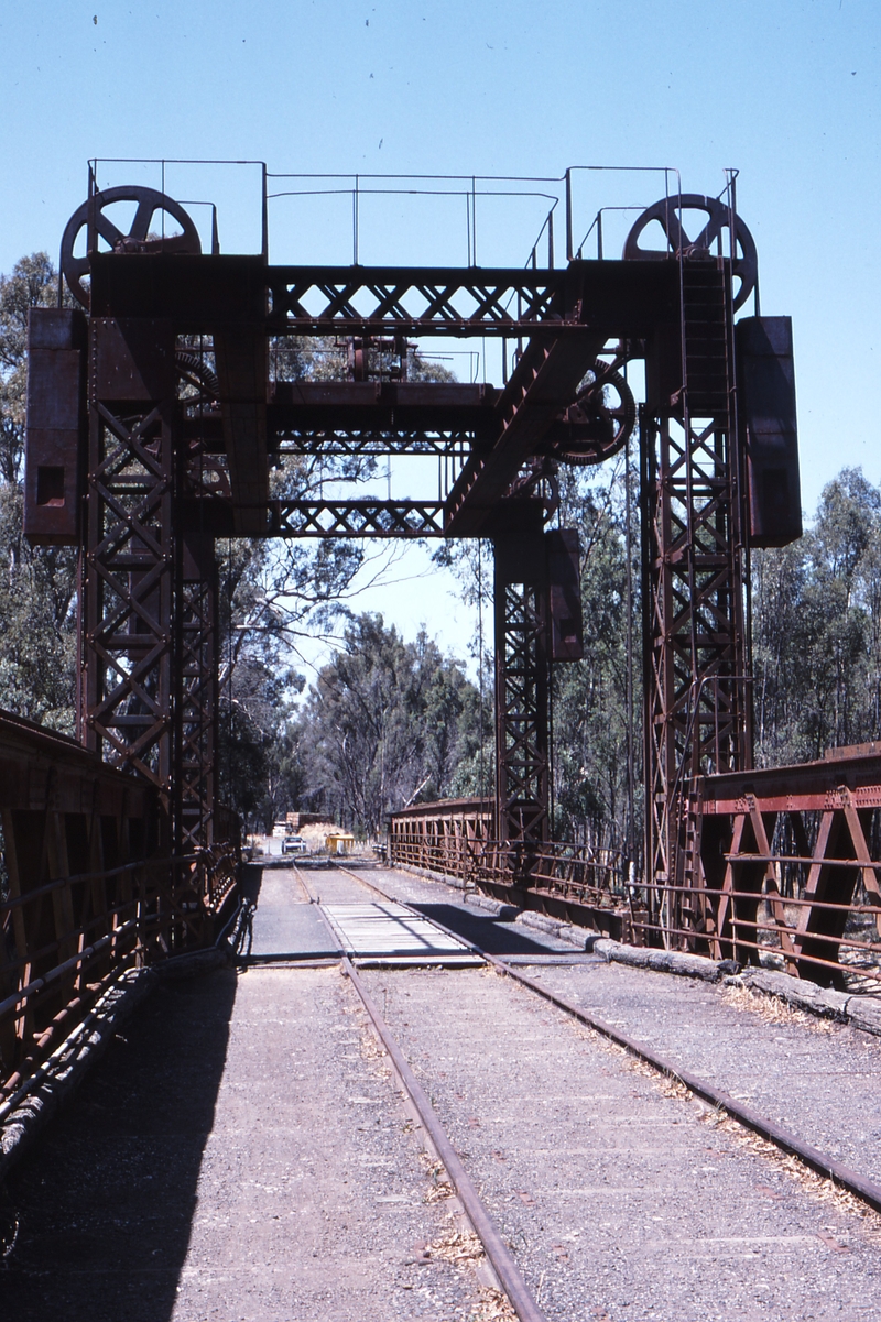 118119: Murray Bridge Tocumwal Looking South
