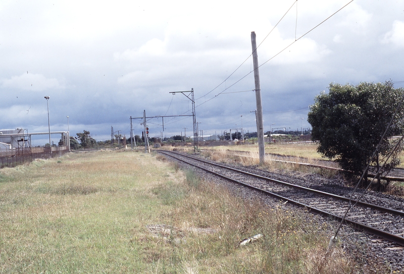 118173: Mobiltown Looking towards Melbourne from Kororoit Creek Road