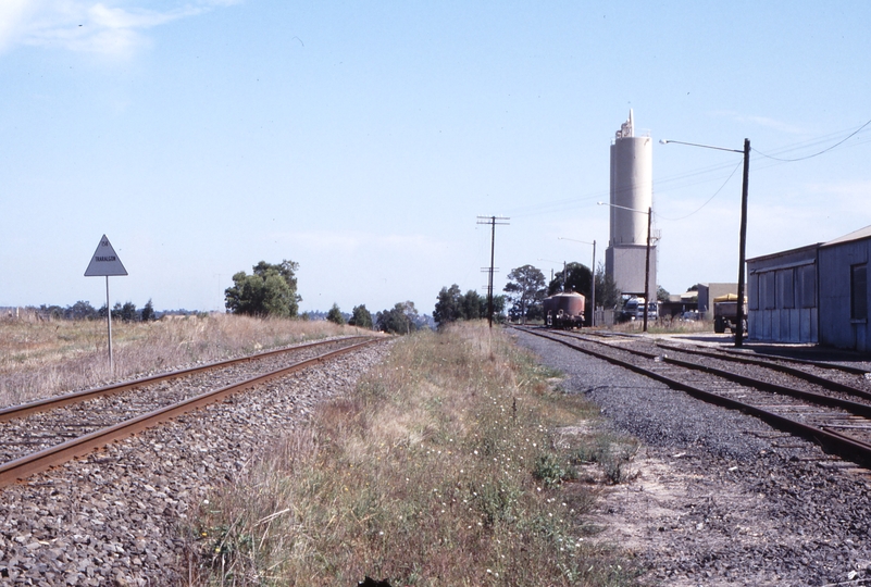 118303: Traralgon Cement Siding Looking towards Melbourne