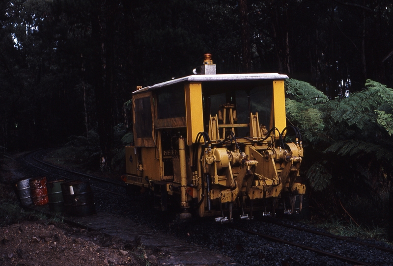 119335: Fielder Looking towards Gembrook Tamper standing at end of track
