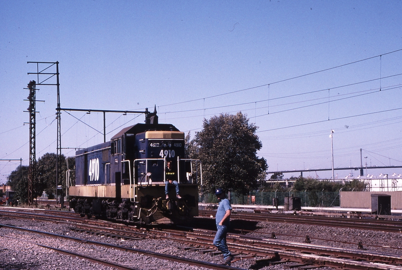 119562: Spotswood Anzac Siding National Rail Shunter 4910