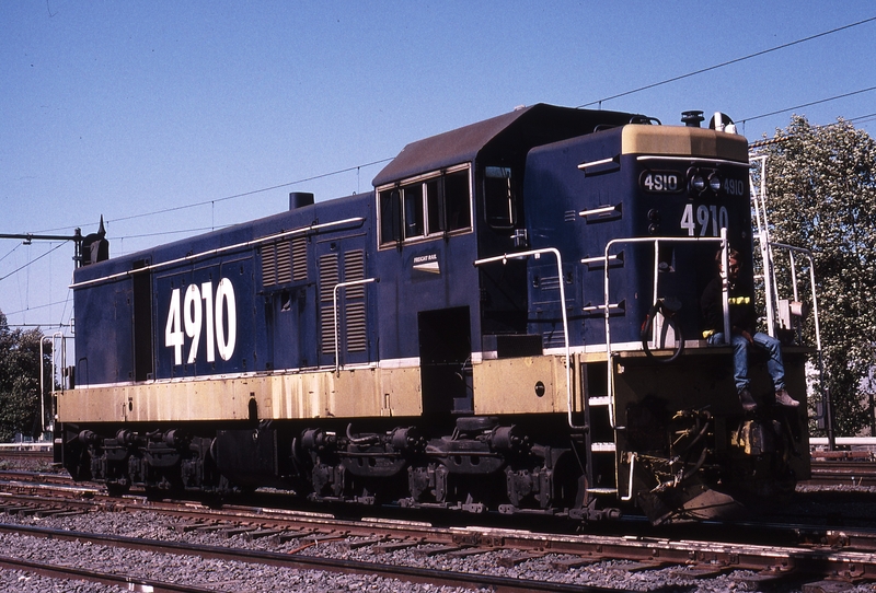 119566: Spotswood Anzac Siding National Rail Shunter 4910