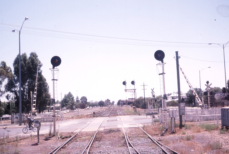 119656: Shepparton High Street Level Crossing Looking North