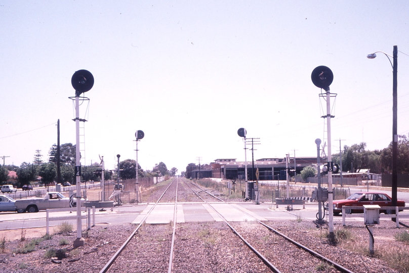 119657: Shepparton High Street Level crossing Looking North