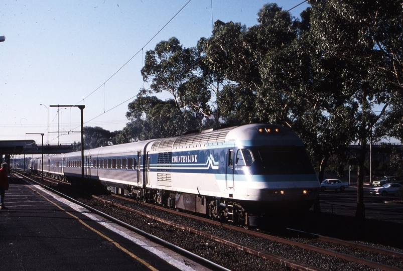 119775: Albion 8622 Up Daylight XPT XP 2017 City of Melbourne leading